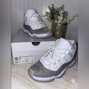 Womens retro 11’s